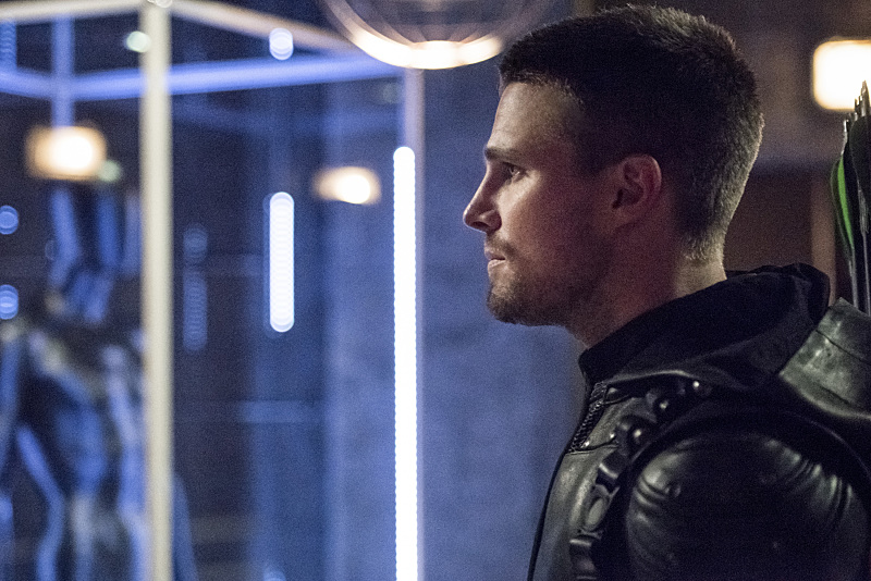 Arrow -- "Green Arrow" -- Image AR401A_0294b -- Pictured: Stephen Amell as Oliver Queen -- Photo: Dean Buscher /The CW -- ÃÂ© 2015 The CW Network, LLC. All Rights Reserved.