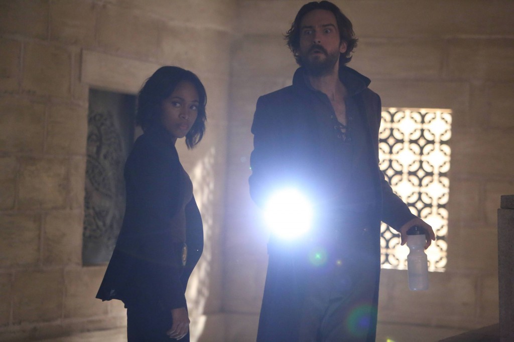 SLEEPY HOLLOW: L-R: Nicole Beharie and Tom Mison in the ÒDead Men Tell No Tales" episode of SLEEPY HOLLOW airing Thursday, Oct. 29 (9:00-10PM ET/PT) on FOX. ©2015 Fox Broadcasting Co. Cr: Tina Rowden/FOX.
