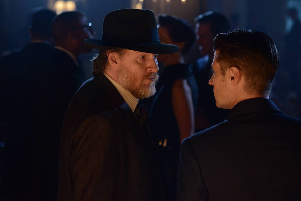 GOTHAM: L-R: Donal Logue and Ben Mckenzie in the ÒRise of the Villains: Mommy's Little MonsterÓ episode of GOTHAM airing Monday, Nov. 2 (8:00-9:00 PM ET/PT) on FOX. ©2015 Fox Broadcasting Co. Cr: FOX.