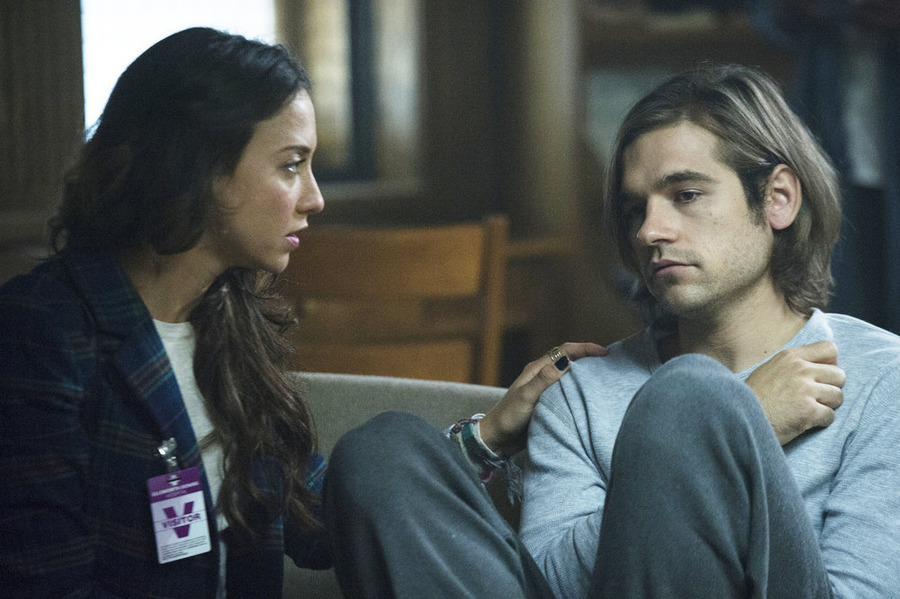 THE MAGICIANS -- "The World in the Walls" Episode 104 -- Pictured: (l-r) Stella Maeve as Julia, Jason Ralph as Quentin -- (Photo by: Carole Segal/Syfy)