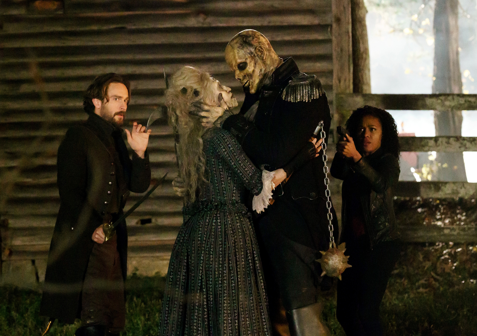 SLEEPY HOLLOW: Tom Mison (L) and Nicole Beharie (R) in the “Kindred Spirits” episode of SLEEPY HOLLOW airing Friday, Feb. 19 (8:00-9:01 PM ET/PT) on FOX. ©2016 Fox Broadcasting Co. Cr: Tina Rowden/FOX