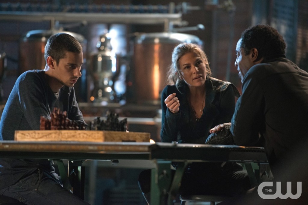 Paige Turco as Abby Griffin, surrounded by foolish fools (Diyah Pera/The CW)