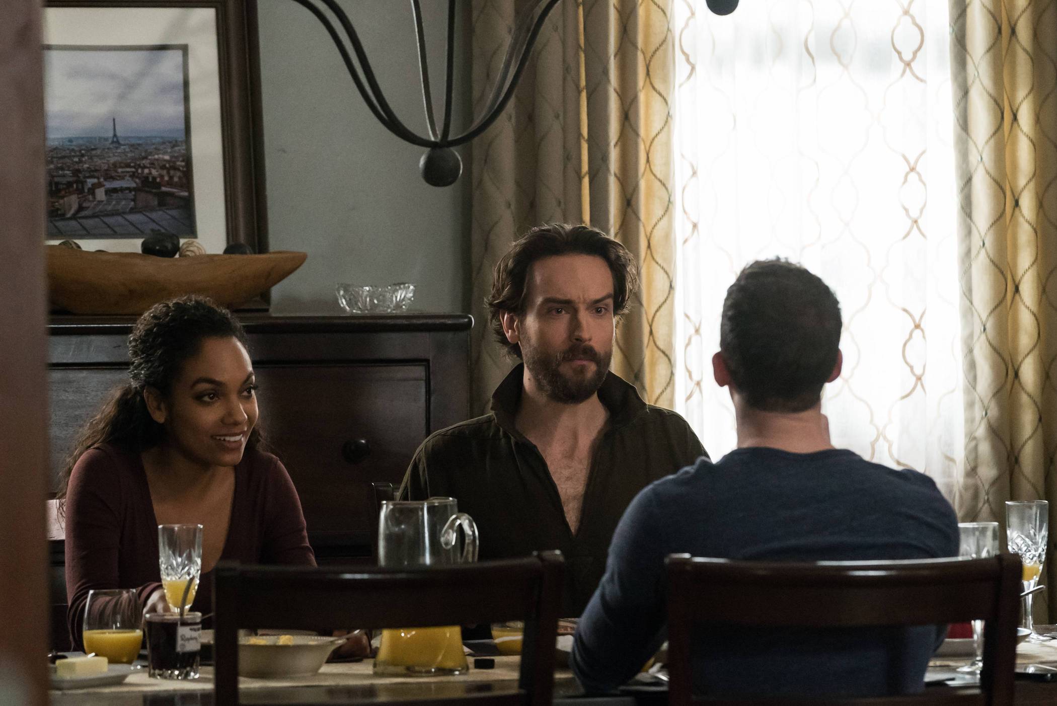 SLEEPY HOLLOW: L-R: Lyndie Greenwood and Tom Mison in the ÒDark MirrorÓ episode of SLEEPY HOLLOW airing Friday, March 4 (8:00-9:01 PM ET/PT) on FOX. ©2016 Fox Broadcasting Co. Cr: Tina Rowden/FOX