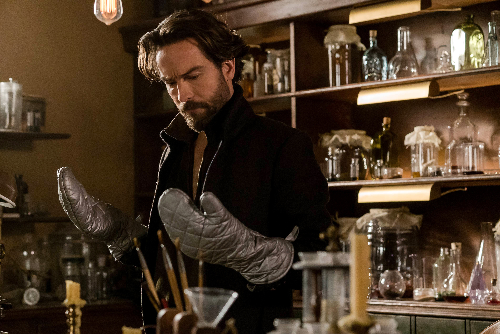 SLEEPY HOLLOW: Tom Mison in the "Incommunicado" episode of SLEEPY HOLLOW airing Friday, March 18 (8:00-9:00 PM ET/PT) on FOX. ©2016 Fox Broadcasting Co. Cr: Tina Rowden/FOX