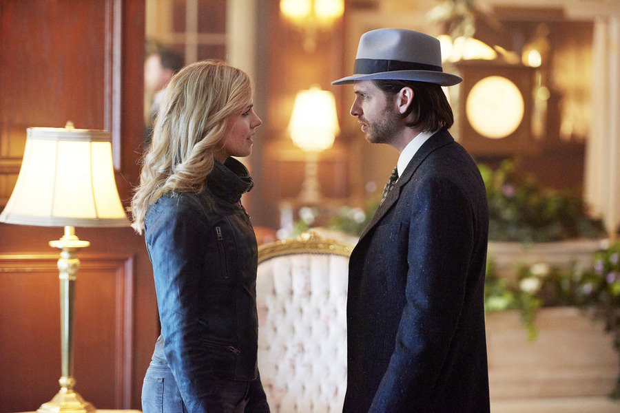 12 MONKEYS -- "One Hundred Years" Episode 203 -- Pictured: (l-r) Amanda Schull as Cassandra Railly, Aaron Stanford as James Cole -- (Photo by: Steve Wilkie/Syfy)