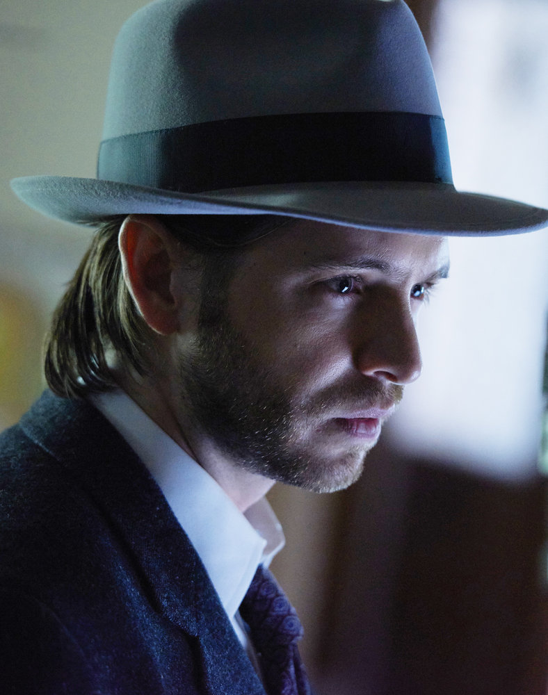 12 MONKEYS -- "Emergence" Episode 204 -- Pictured: Aaron Stanford as James Cole -- (Photo by: Steve Wilkie/Syfy)