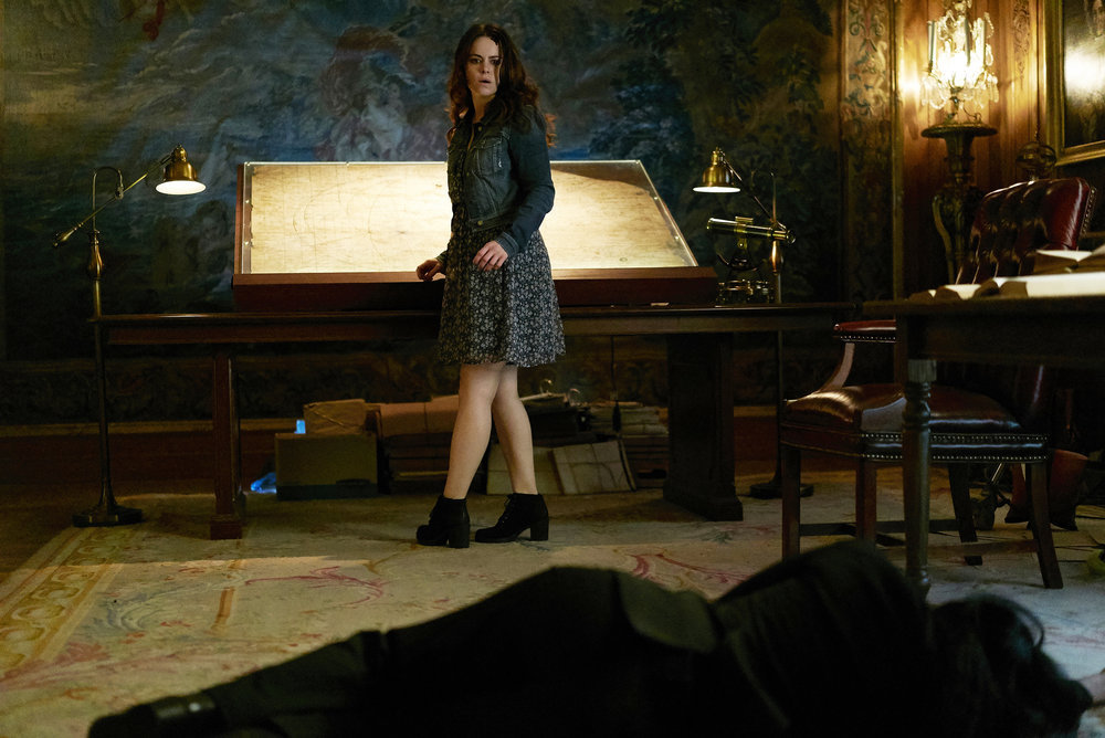 12 MONKEYS -- "Bodies of Water" Episode 205 -- Pictured: Emily Hampshire as Jennifer Goines -- (Photo by: Steve Wilkie/Syfy)