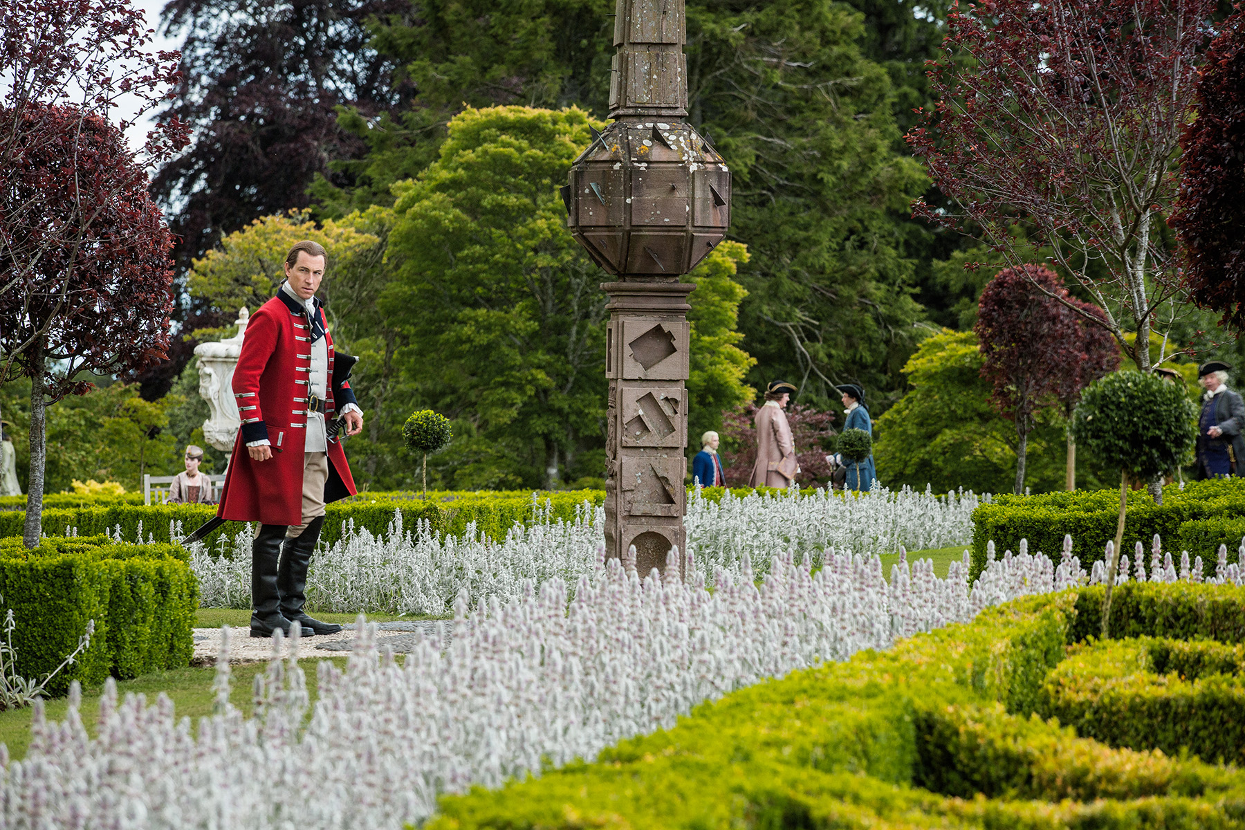 Jack Randall stands in a garden. Killing Jack Randall would also be pretty sweet. #Iamjustsaying