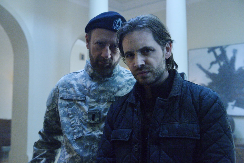 12 MONKEYS -- "Lullaby" Episode 208 -- Pictured: (l-r) Xander Berkeley as Colonel Jonathan Foster, Aaron Stanford as James Cole -- (Photo by: Ben Mark Holzberg/Syfy)