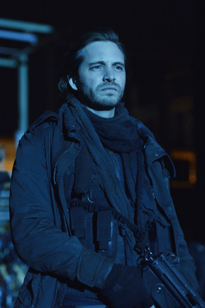 12 MONKEYS -- "Memory of Tomorrow" Episode 213 -- Pictured: Aaron Stanford as James Cole -- (Photo by: Ben Mark Holzberg/Syfy)