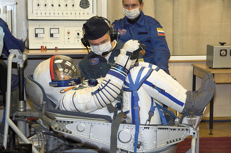 Peggy Whitson wearing an inflated Sokol-KV2 spacesuit. [Photo courtesy NASA/Wikimedia Commons]