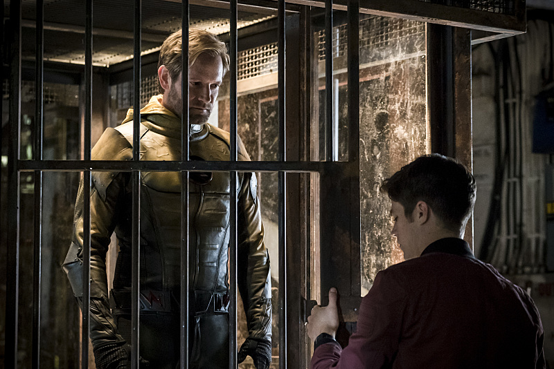 The Flash -- " Flashpoint" -- Image: FLA301b_0144b.jpg -- Pictured (L-R): Matthew Letscher as Eobard Thawne and Grant Gustin as Barry Allen -- Photo: Katie Yu/The CW -- ÃÂ© 2016 The CW Network, LLC. All rights reserved.