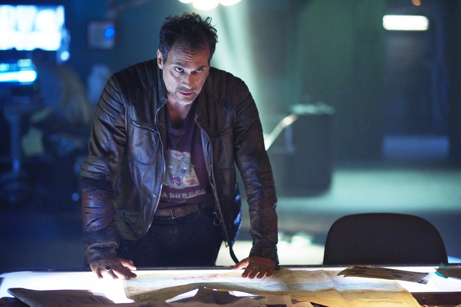 12 MONKEYS -- "Bodies of Water" Episode 205 -- Pictured: Todd Stashwick as Deacon -- (Photo by: Ken Woroner/Syfy)