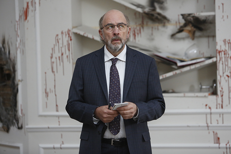 Zimmerfeld (Richard Schiff) admits the crime scene is odd. 