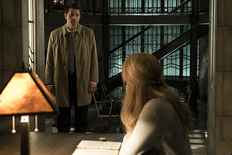Supernatural -- "The Foundry" -- SN1203b_0014.jpg -- Pictured (L-R): Misha Collins as Castiel and Samantha Smith as Mary Winchester -- Photo: Katie Yu/The CW -- ÃÂ© 2016 The CW Network, LLC. All Rights Reserved