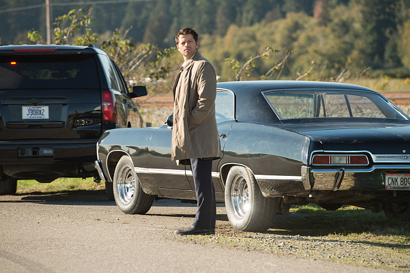 Supernatural --"LOTUS"-- SN1208b_0225.jpg -- Pictured: Misha Collins as Castiel -- Photo: Diyah Pera/The CW -- é 2016 The CW Network, LLC. All Rights Reserve