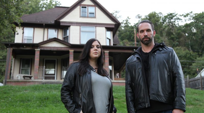Hosts Katrina Weidman and Nick Groff stand in front of Bellaire House.